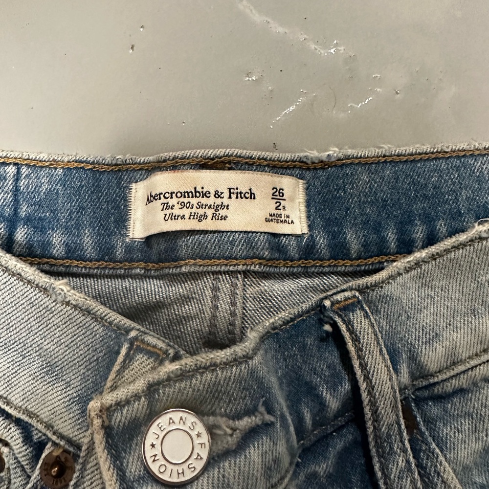 Abercrombie & Fitch 90s Straight Ultra High Rise Jeans - Light Blue